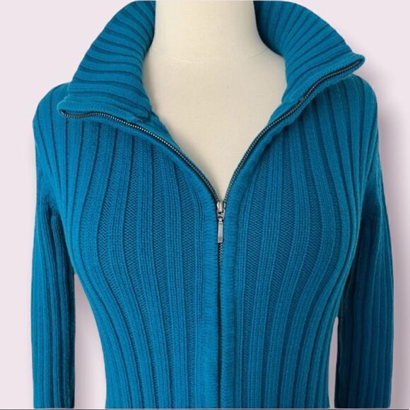 đVanâHeusenâ
Ribbed Zip-upâCardigan - Picture 2 of 9